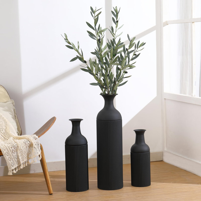 Metal Floor Vase, Black