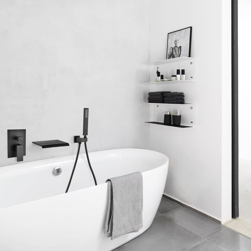 Robinet de baignoire de salle de bain noir mat moderne avec robinet de baignoire mural, douchette à main, bec cascade et robinet de résistance à la rouille, bec, soupape d'équilibre