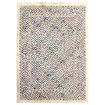 Tapis unique beige, vert et rouge de 5 pi x 7 pi 3 po Suzani