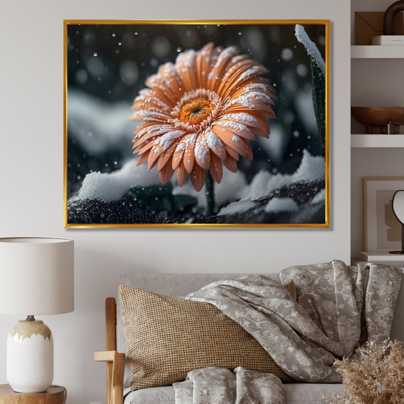 Une fleur de gerbera orange lumineuse en hiver I - Impression sur toile, H 24 po x l 32 po x P 1 po