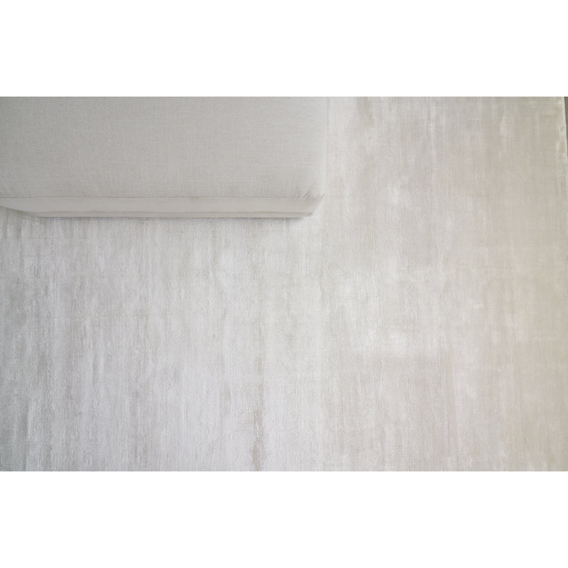 Plain Dove Area Rug in White, Rectangle 4' x 6'