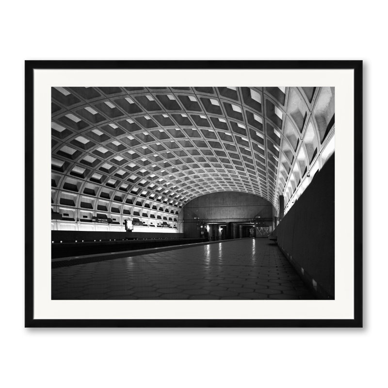 «Metro Mood» par Scott Wurzel, H 25,2 po x l 31,2 po, Papier avec cadre noir