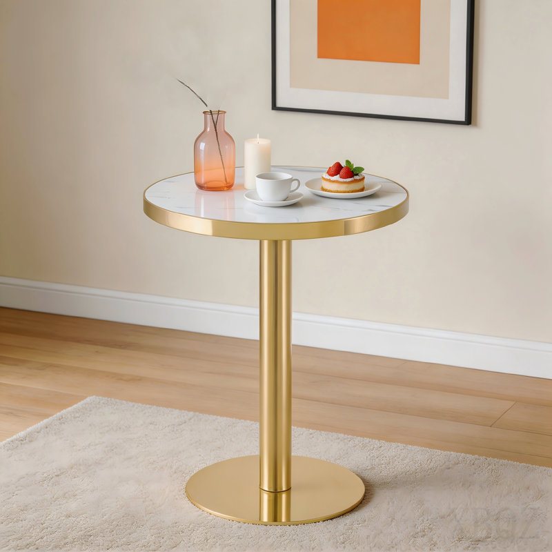 Plateau de table rond en bois aggloméré de 23,6 po avec revêtement en peinture UV, texture de marbre Whiye, bordure en acier inoxydable doré, pieds de table en métal, table basse moderne et luxueuse.
