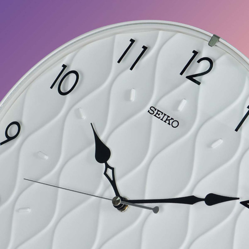Horloges murales blanches et blanches