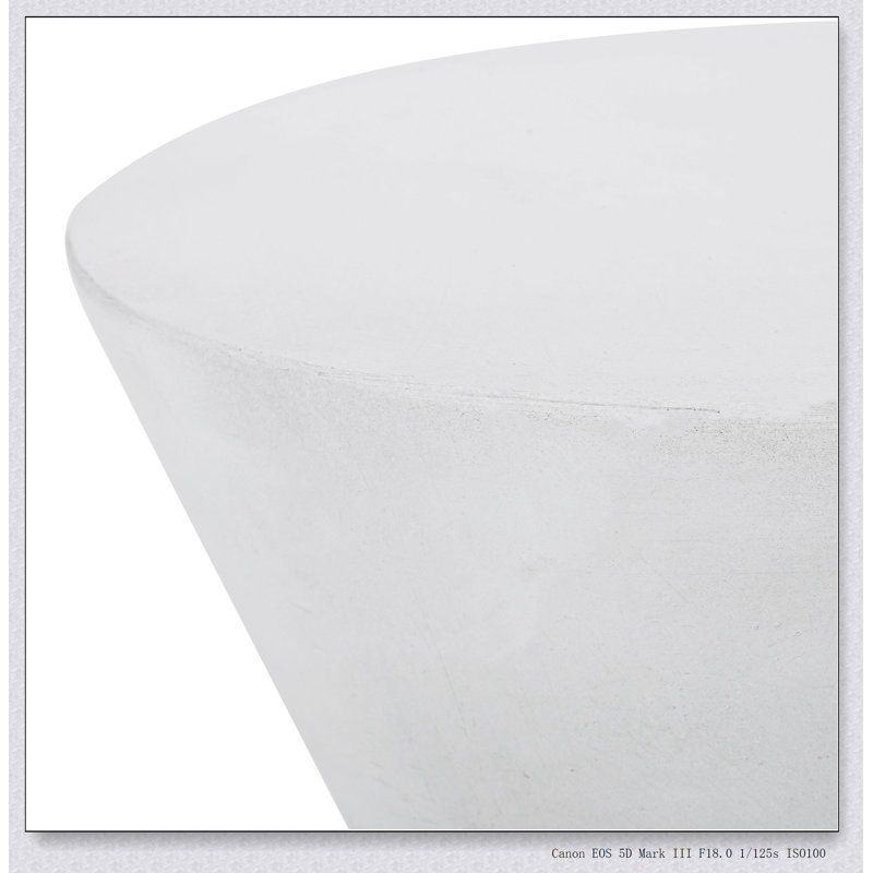 Table d'appoint d'extérieur en béton léger