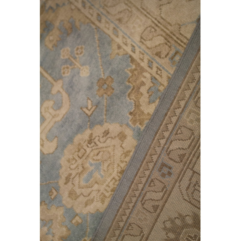 Tapis bleu clair et ivoire noué à la main de haute qualité