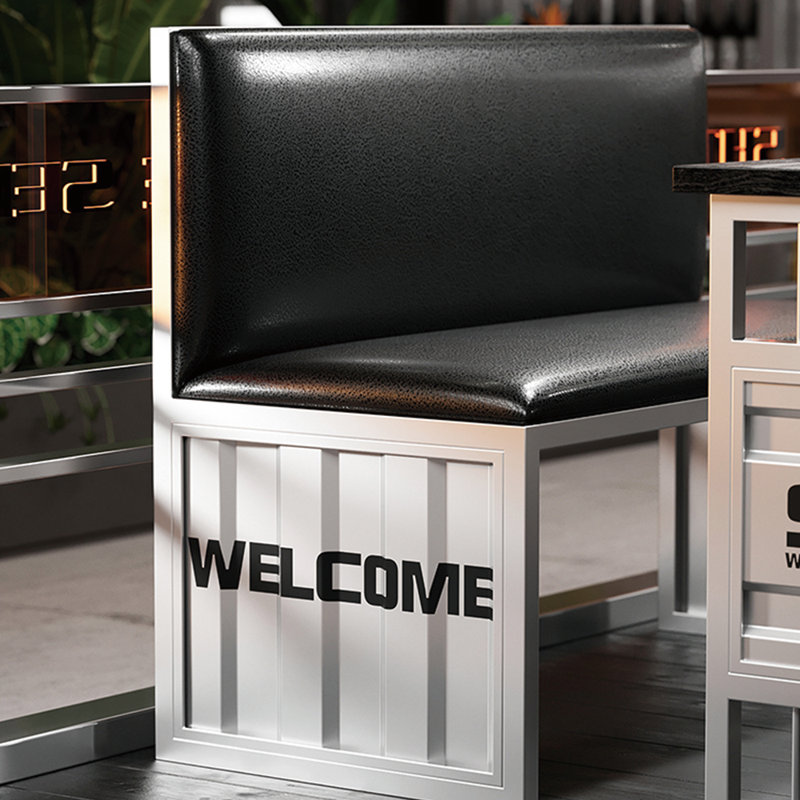 Combinaison de table et de chaises de style industriel