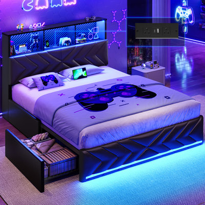 Lit Queen avec 4 tiroirs, tête de lit de rangement et station de recharge, lit de jeu style sport électronique avec éclairage DEL RVB, cadre de lit plateforme recouvert de similicuir, tablette de rangement ouverte à 2 niveaux, noir