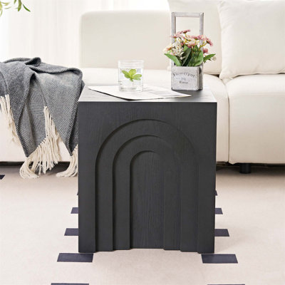 Petite table d'appoint carrée