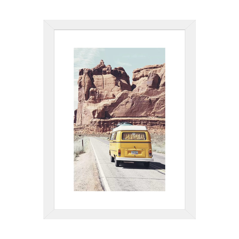Road Trip par Sissi & Seb - reproduction de photo, H 24 po x l 16 po x P 1 po, Papier encadré blanc, Blanc