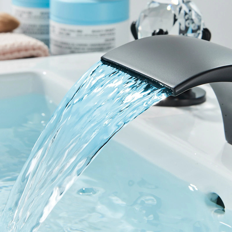 Robinet cascade de salle de bain à DEL à 3 trous avec poignée en cristal matte
