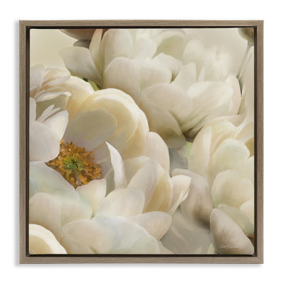 «Ivory Magnolia Petals», art mural encadré sur toile flottante par Carol Robinson
