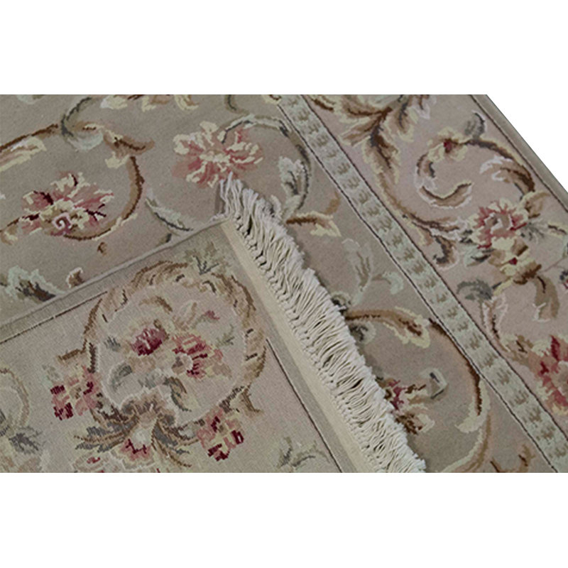 Floral Area Rug in Beige/Brown