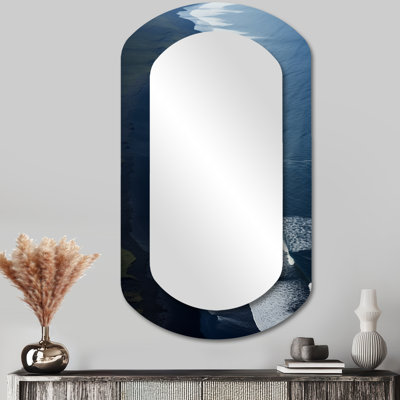 Vue aérienne de la plage de sable noir IV - Bord de mer en métal - Miroir mural asymétrique
