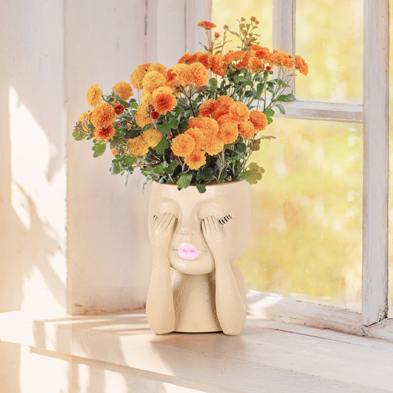 Jenaiya Statue Planter