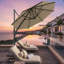 Grand parasol de patio en porte-à-faux carré en porte-à-faux de 10 pi avec rotation à 360 ° et réglage des mésanges et parasol de terrasse robuste à baldaquin en polyester sans base.-273380940-278305764