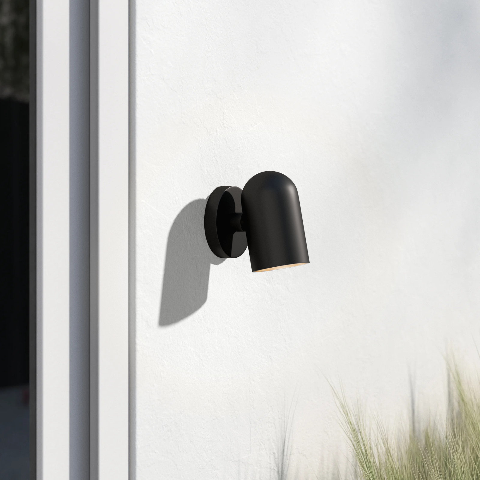 Cyla Outdoor Armed Sconce, Black