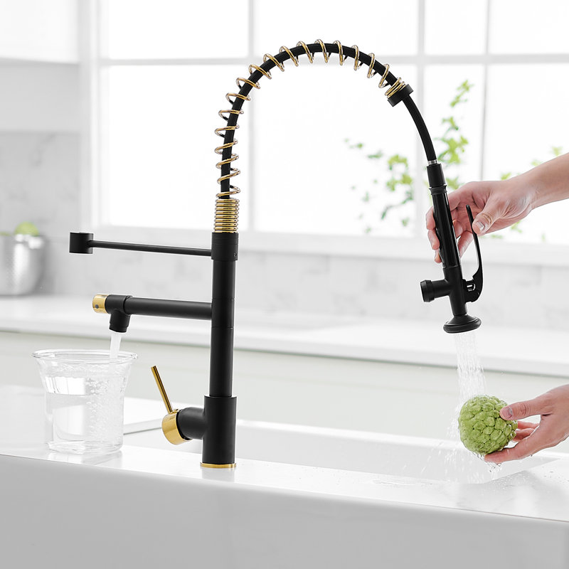 Robinet de cuisine moderne avec bec rétractable - or noir, à porter et à déchirer dans un débit d'eau polyvalent