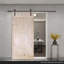 Porte de grange lambrissée peinte en bois sans trousse de quincaillerie d'installation-49248572-124549845
