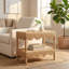 Table d'appoint contemporaine en osier tressé festonné pour utilisation dans le salon - Table de bout étroite avec tablettes à 2 niveaux pour la maison - 19 po, brun