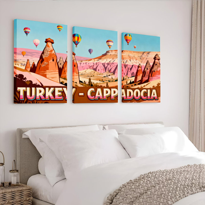 Ensemble de 3 tableaux sur toile représentant un paysage de Cappadoce, en Turquie, avec des montgolfières., H 30 po x l 60 po