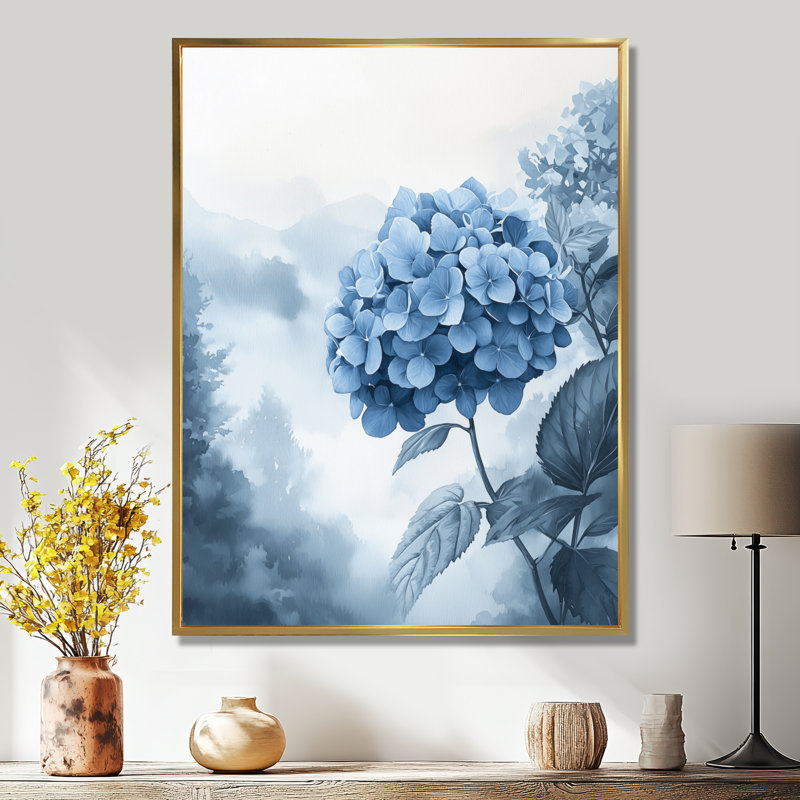 Hortensias dans un jardin brumeux I - Hortensia grand art mural, Reproduction avec cadre flottant, H 32 po x l 16 po, Doré