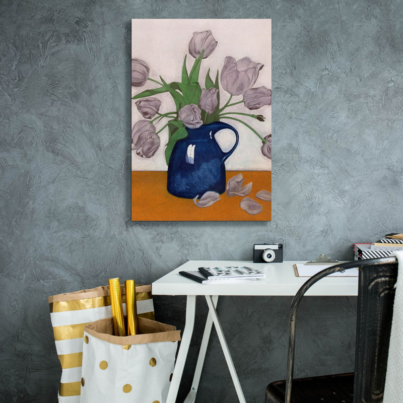 «Lilac Tulips In Blue Vase» par Design Fabrikken, art mural sur toile, H 26 po x l 18 po x P 0,75 po
