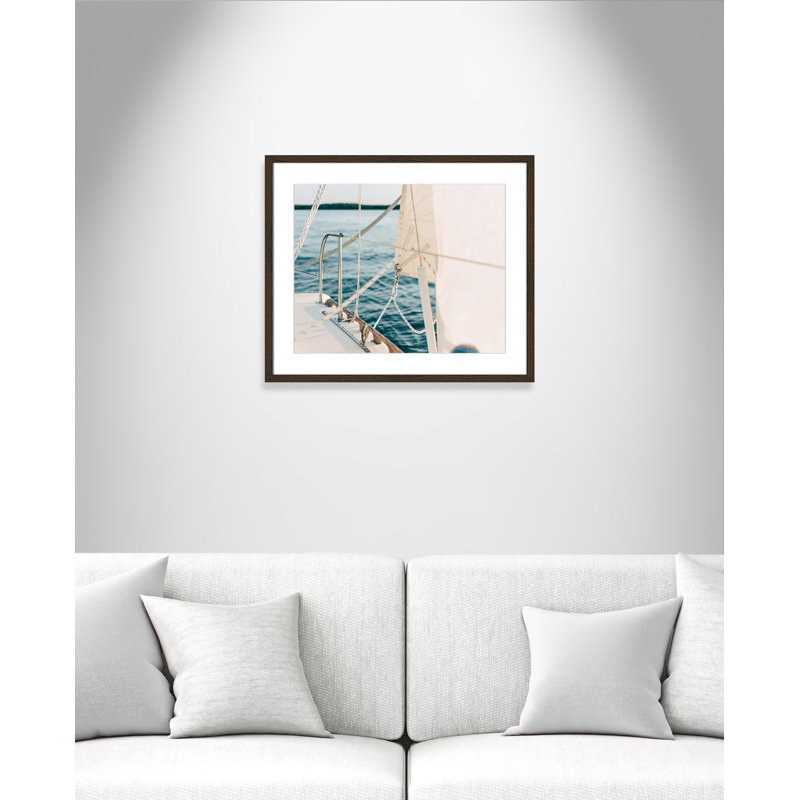 Lignes et voiles par Ian Keefe - photographie, H 21,5 po x l 25,5 po x P 0,75 po, Grain de bois noyer