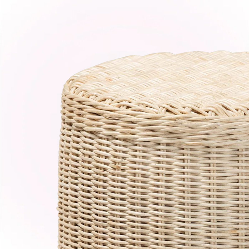 Table de bout en rotin transparent tissé à la main en osier avec base festonnée