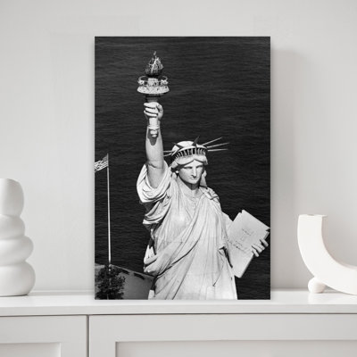 1960S Statue Of Liberty Shown From Waist Up Classic Retro Vintage City Wall Art