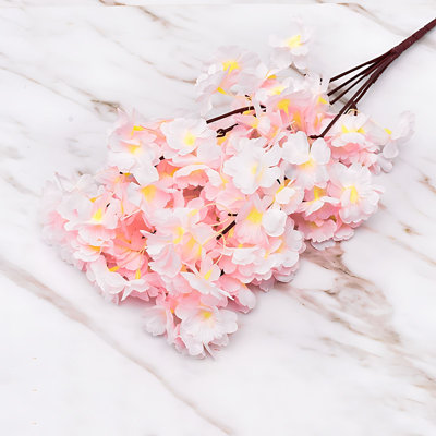 Arrangement de fleurs de pêcher
