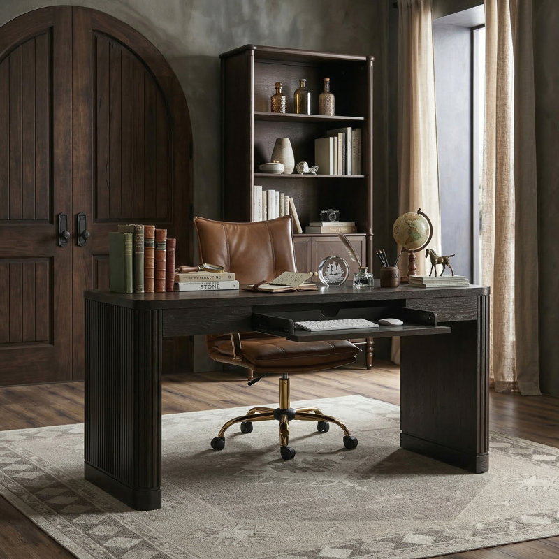 Bureau cannelé en bois massif l 60 po Satine Aranza avec gestion des câbles et prises de courant, Gris anthracite