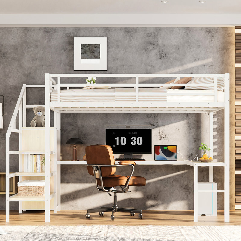 Grand lit mezzanine à grain de bois blanc avec escalier, rangement à DEL et encastré pour la chambre d'adulte