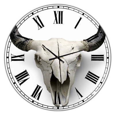 Horloge murale sur fond blanc