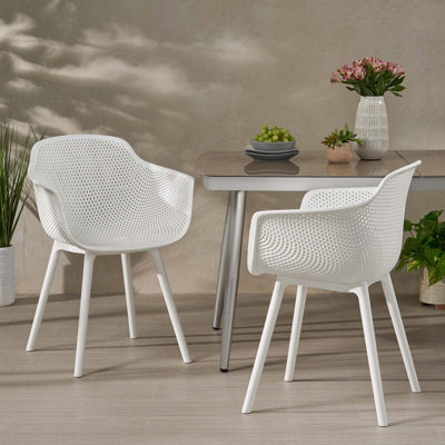 Élégante chaise Lotus avec un design ergonomique et des sièges confortables, parfaits pour la détente et les intérieurs modernes.