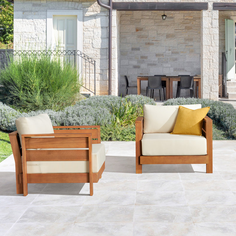 Fauteuil de patio en bois massif l 36 po Barton avec coussins très résistants aux taches et à la décoloration, Cream
