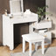 31 coiffeuses avec miroir rabattable, 3 modes d'éclairage couleur et revêtement de tabouret confortable - Ajoutez du confort à votre unité de rangement rétractable à maquillage blanc, bois massif de qualité-294537515