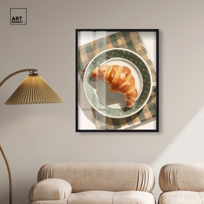 «Glam Breakfast Croissant Shadowbox», art côtier moderne par Art Remedy, cadre noir, 30 x 36