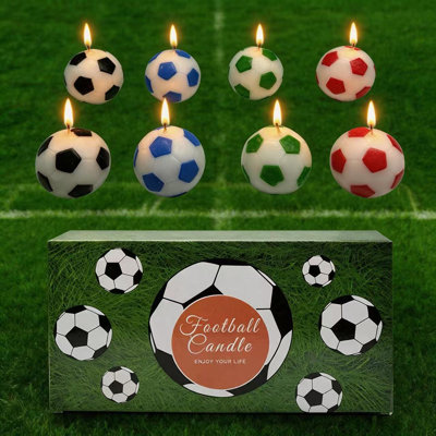 Lot de 8 chandelles à la citronnelle pour l'intérieur et l'extérieur, idéales pour le jardin, la cour, le balcon, la terrasse, le camping, les fêtes d'anniversaire (jusqu'à 40 heures de combustion), les soirées de soccer et autres événements sportifs. Durée de combustion : jusqu'à 40 heures.
