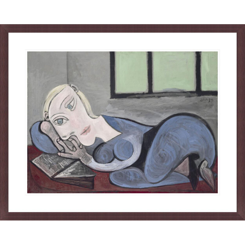 Femme couchee lisant par Pablo Picasso, H 23,5 po x l 29,34 po