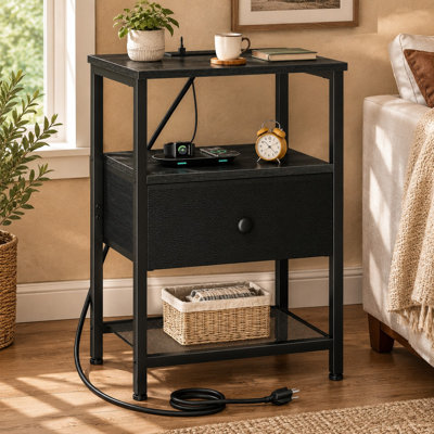 Petite table de chevet noire avec tiroir de rangement en tissu et station de charge intégrée avec ports USB et Type-C; Fonctionne également comme table de bout de salon