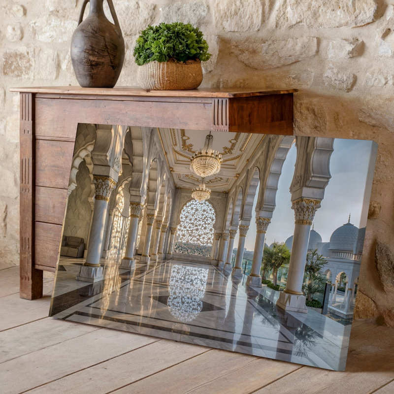 Toile, un grand couloir opulent avec des arches de marbre blanc complexe et des colonnes d'art mural illuminées par un superbe cristal, art mural sur toile