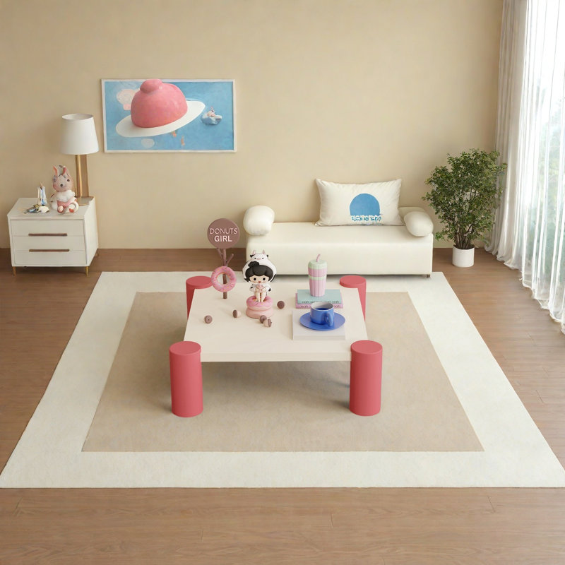 Une table basse avec un agencement de couleurs de Dopamine, Rouge, Crème, crème