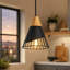 Luminaire suspendu conique en métal à 1 lumière avec texture de bois-267659232