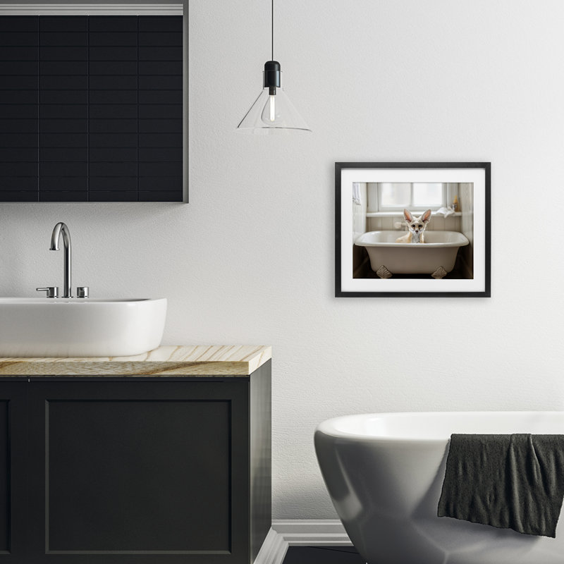 «Big Ear Fox Bath Time», reproduction sous verre encadrée, design par Sasha, H 13 po x l 16 po, Cadre noir minuit