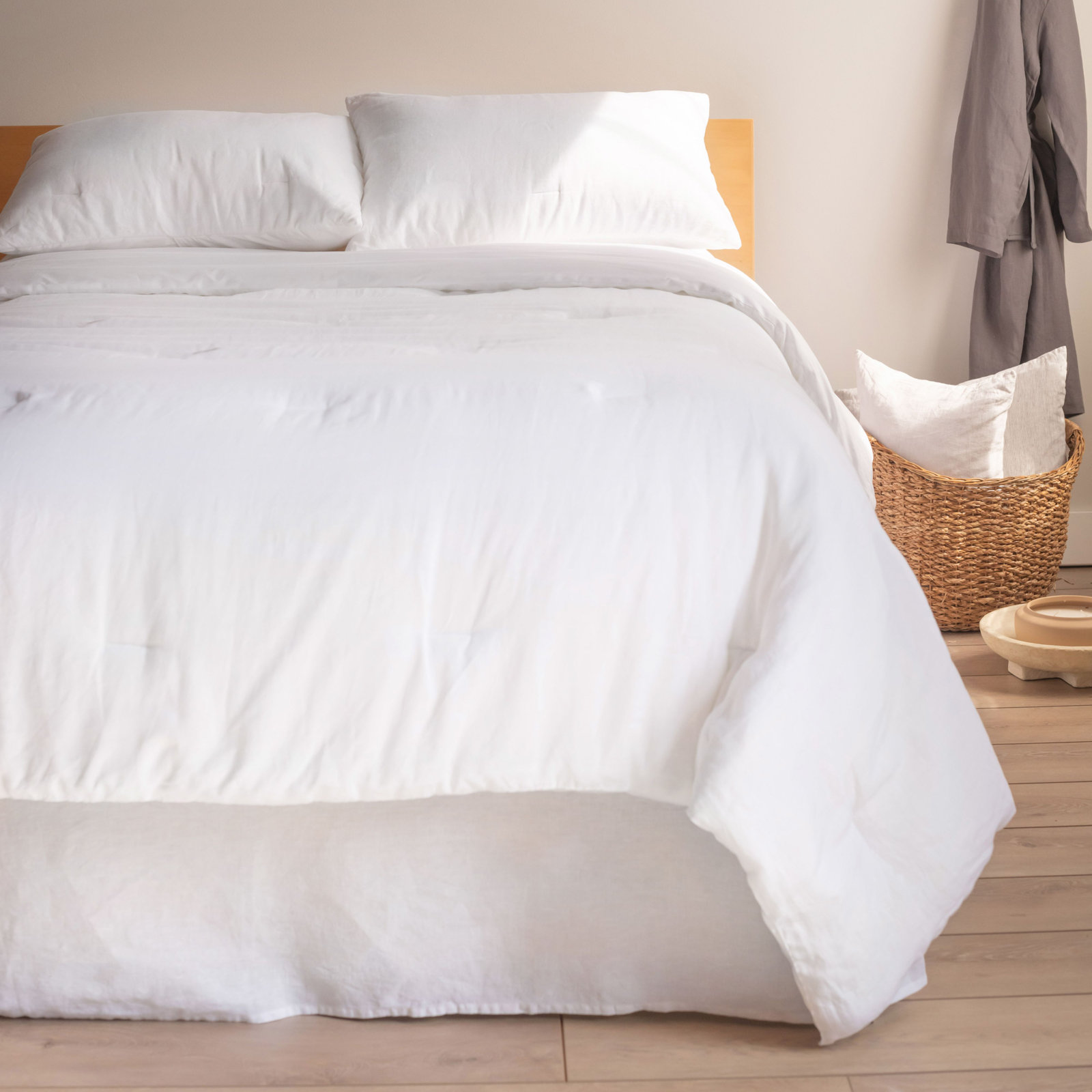 100% French Linen Bedskirt, White, Queen