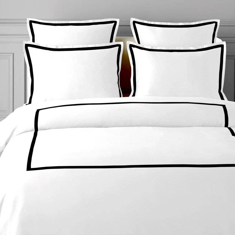 - Set of 6, Queen, White/Black