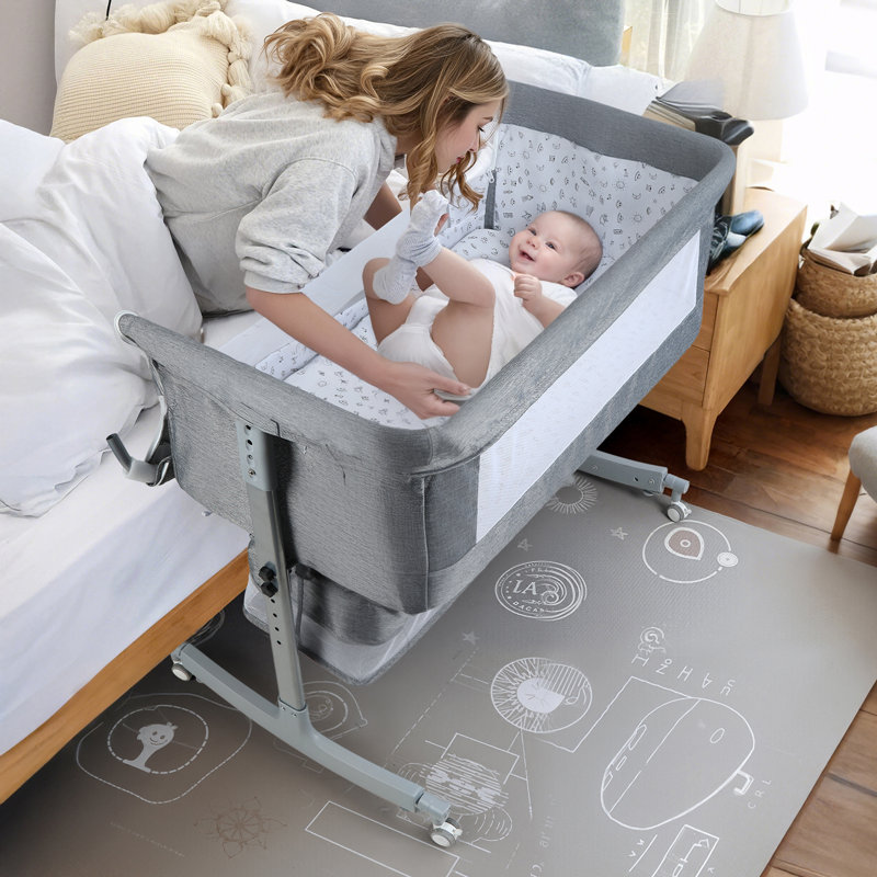 Lit de chevet pour bébé 3 en 1, lit de bébé pour lit de bébé, réglable avec roulettes, panier de rangement, matelas, berceau portable pliable facile à assembler (gris)