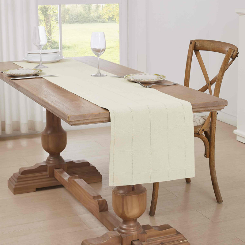 Izod Chadwick Lurex Runner, 90" L x 90" W, Ivory