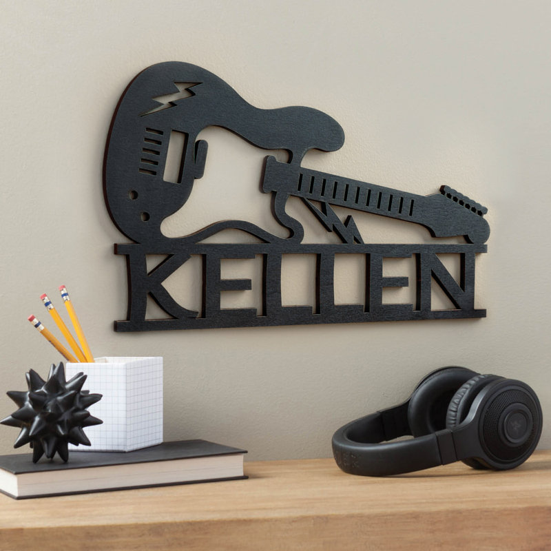 Plaque de guitare avec nom personnalisé découpé au laser en bois noir | Un souvenir unique | Décoration amusante pour musicien | 15,5 po x 9 po